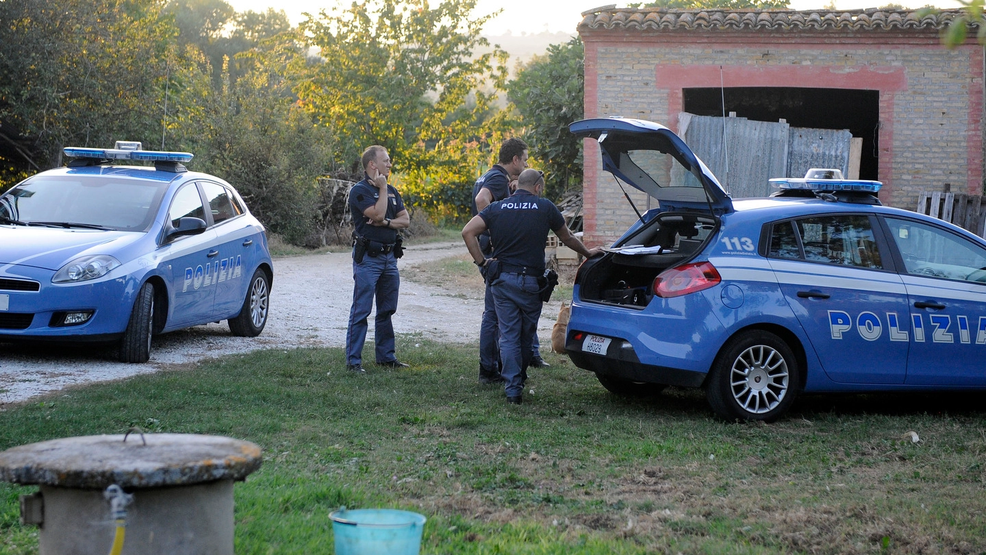 La polizia sul luogo dell’aggressione (foto Calavita)