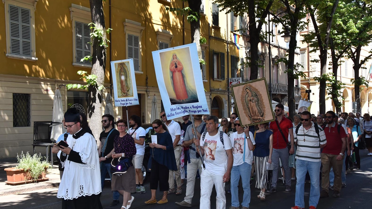 Reggio Emilia, gay pride, 300 persone alla processione 'di riparazione' (foto Artioli)