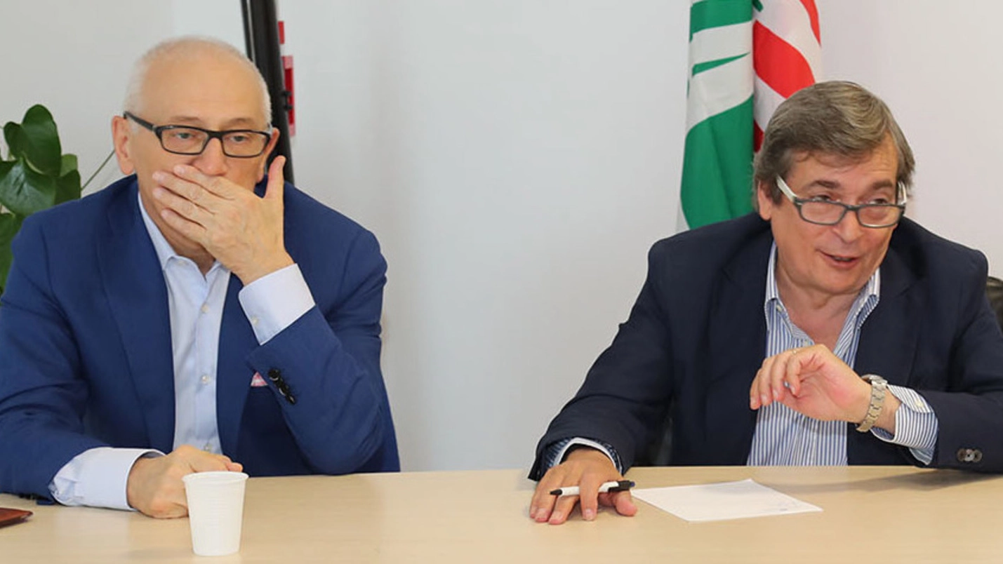 Massimo Palmizio, a destra, con al suo fianco Fabio Garagnani  nella nuova sede regionale di Forza Italia