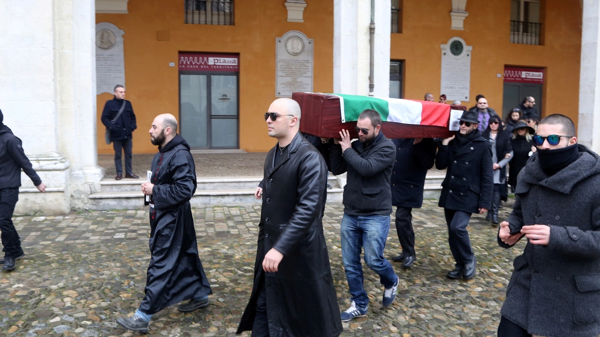Il 'funerale' inscenato da Forza Nuova (Foto Ravaglia)