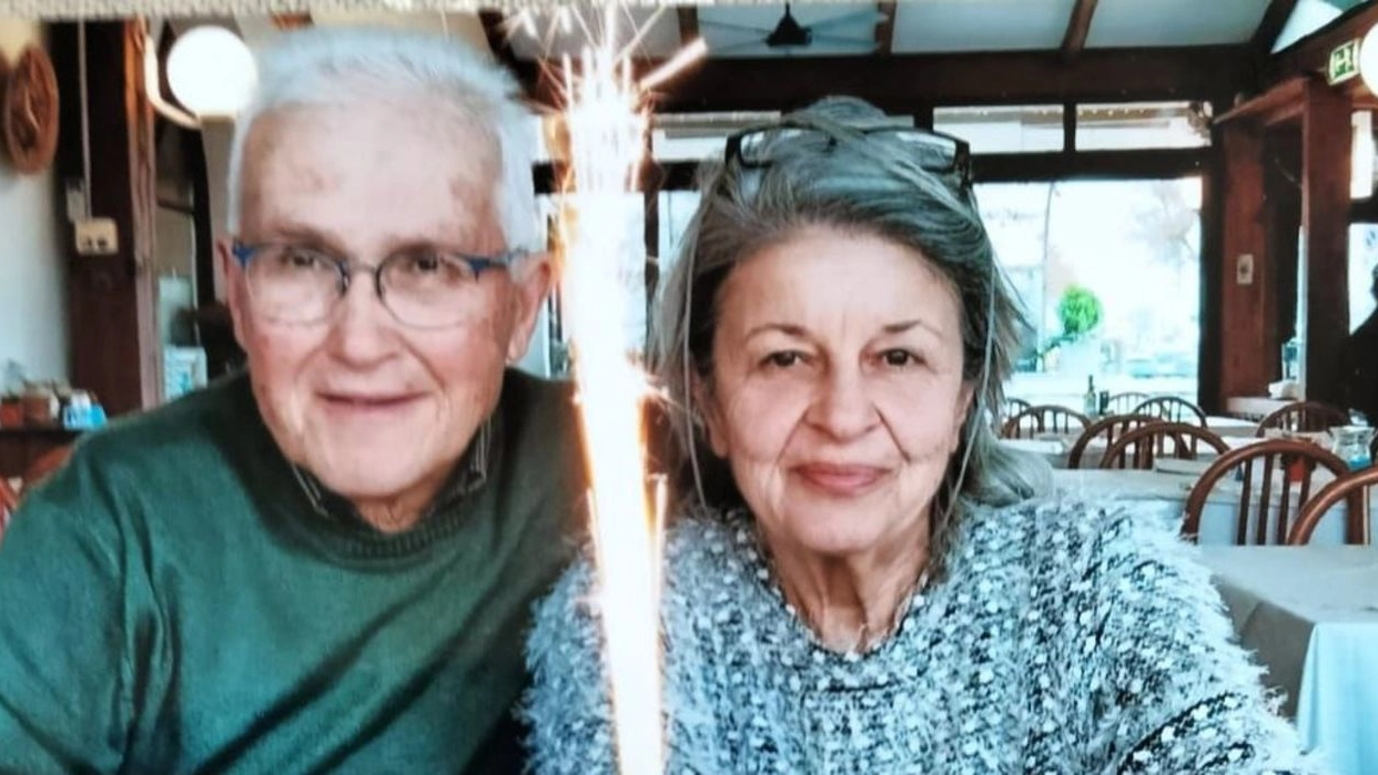 Roberto Costantini con la moglie Floriana Carloni, di Fano. La foto è stata scattata in occasione del 50esimo anniversario di matrimonio, nel dicembre 2022