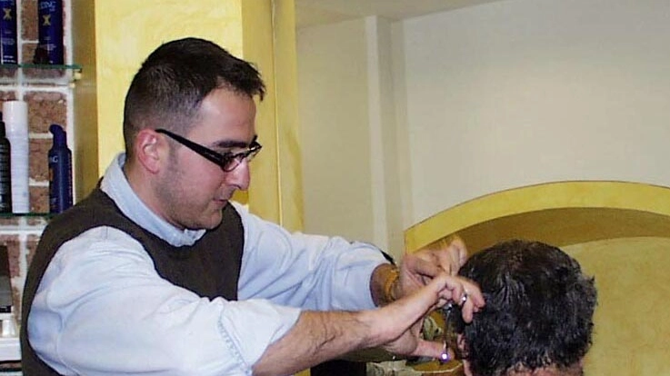 Un barbiere (foto d'archivio Germogli)