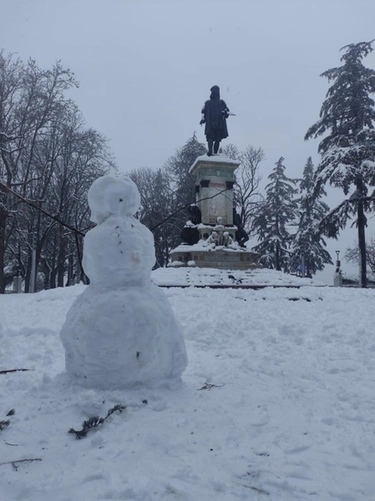 Scuole chiuse lunedì 23 a Urbino per neve: Università operativa