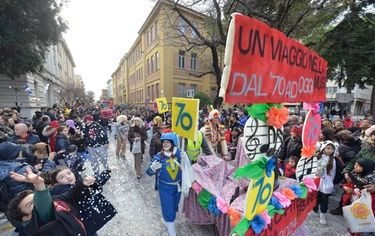 ‘Rabachen’ in piazza: migliaia di persone in festa a Pesaro