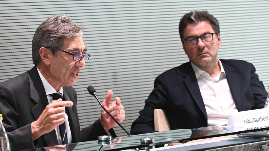 Il candidato sindaco civico del centrodestra Fabio Battistini con il ministro Giorgetti