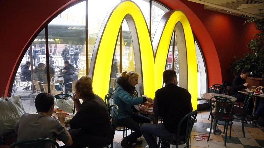 Un McDonald's in piazza Manezhnaya a Mosca
