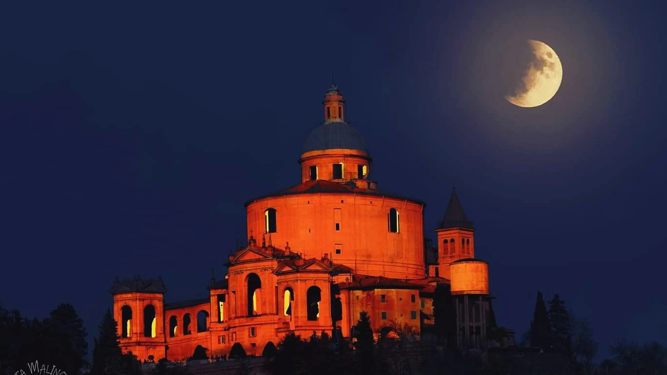 La foto dell'eclissi parziale di Luna scattata l'altro giorno da  Aneta Malinowska