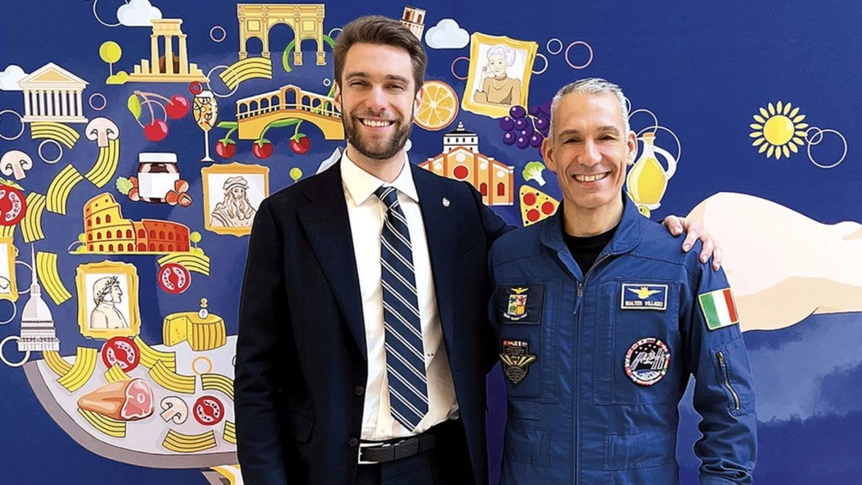 Giovanni Rana Jr. con l'astronauta Walter Villadei