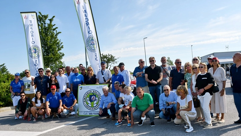 Gli equipaggi dell'autoraduno Lions Club di Riccione (Foto Concolino)