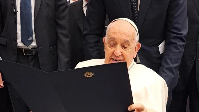 Da Recanati una pergamena a papa Francesco