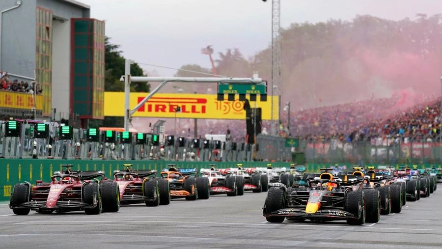 La partenza del Gran Premio di Formula 1 in autodromo, domenica 24 aprile 2022. Vinse Verstappen