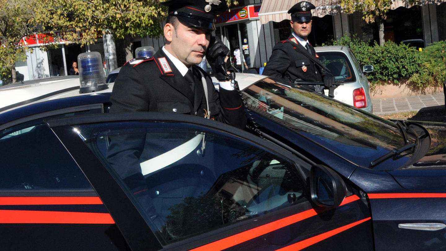 L’INTERVENTO I carabinieri hanno perquisito la casa (foto d’archivio)