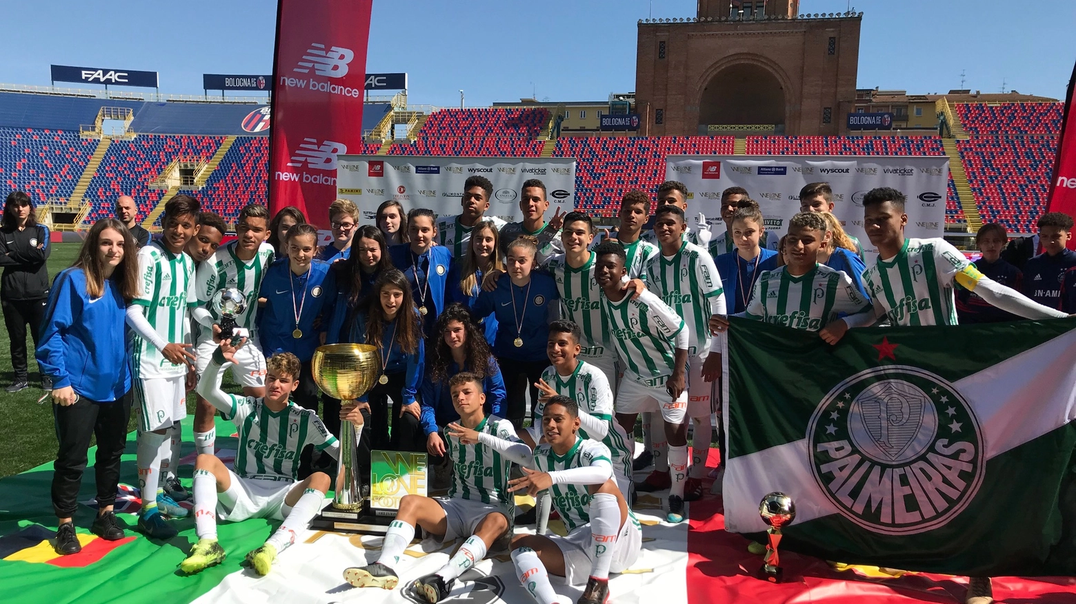 Inter e Palmeiras, vincitrici di We Love Football 2018, festeggiano insieme la vittoria