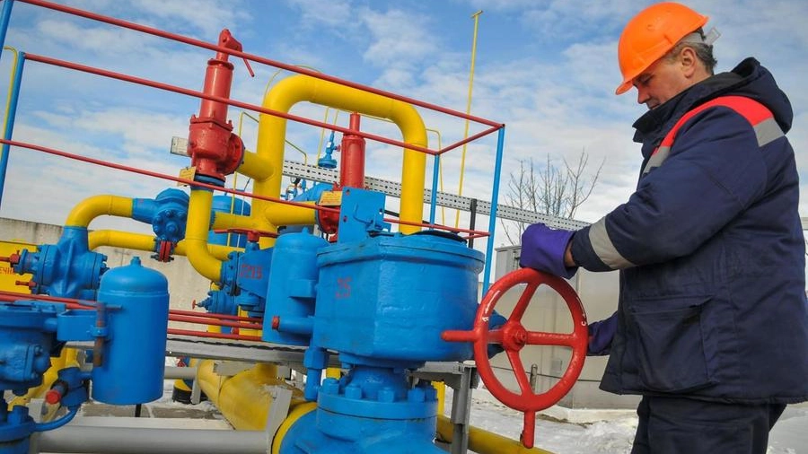 Un operaio della Gazprom al lavoro