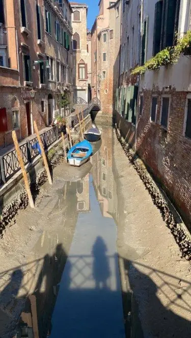 Canali in secca a Venezia, acqua bassa: nuovo picco a meno 70 centimetri