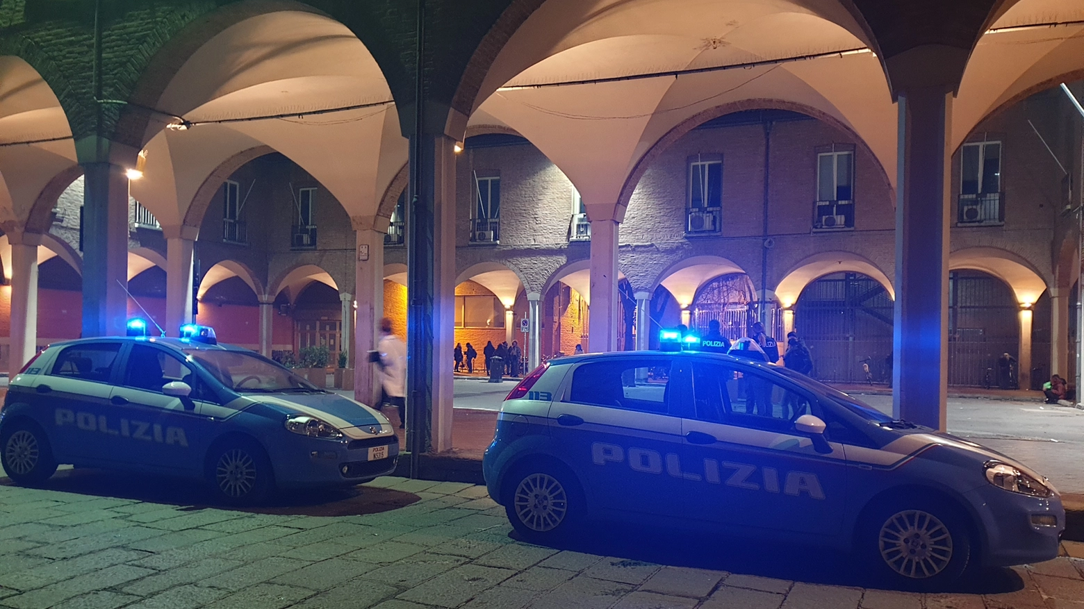 Goliardi picchiati a Bologna, controlli della polizia in centro (archivio Dire)