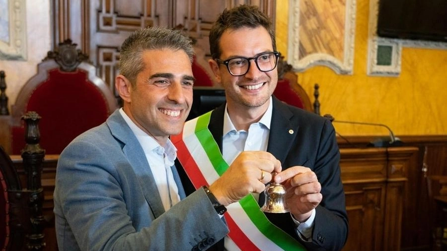 Michele Guerra sindaco di Parma, passaggio consegne con l'ex sindaco Federico Pizzarotti