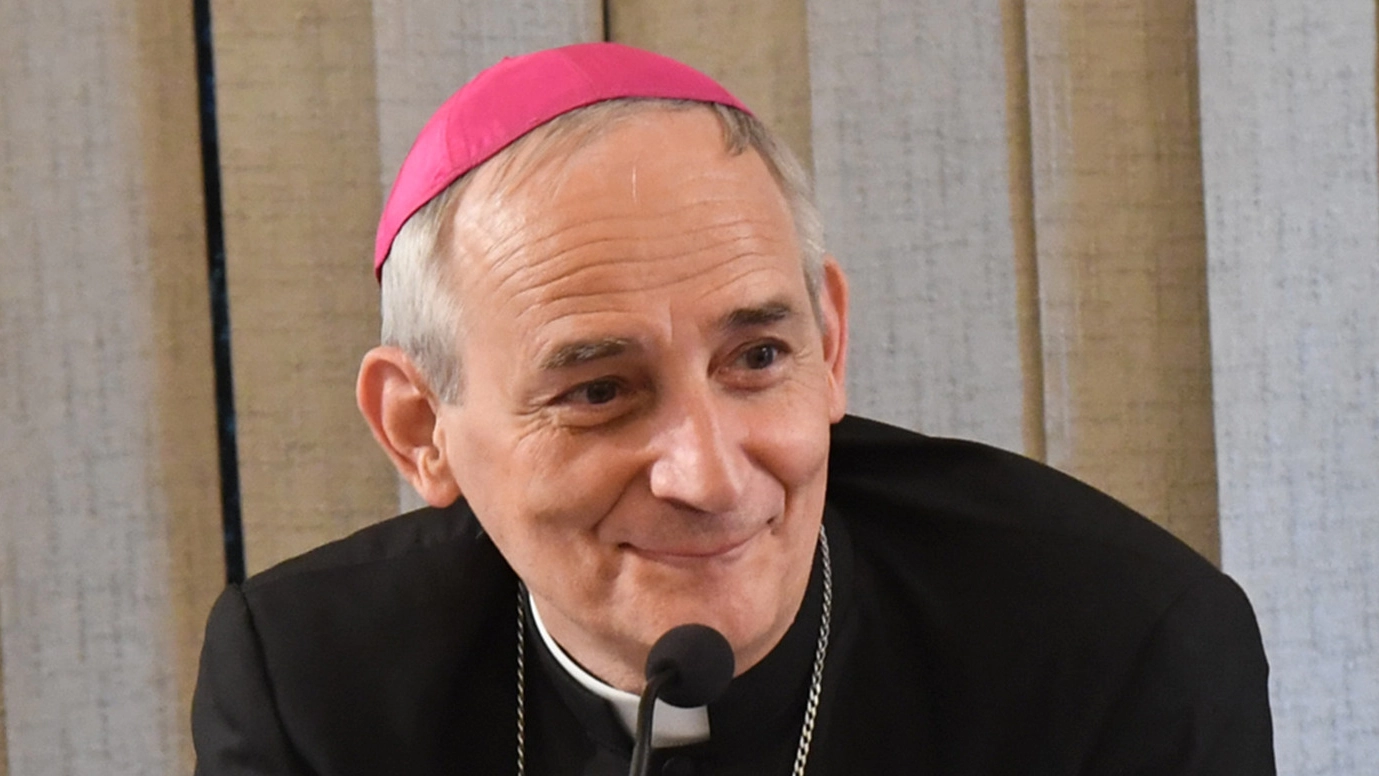 L’ALLARME L’arcivescovo Matteo Zuppi: «Il bisogno aumenta». L’ufficio scuola di via Altabella impegnato sui minori