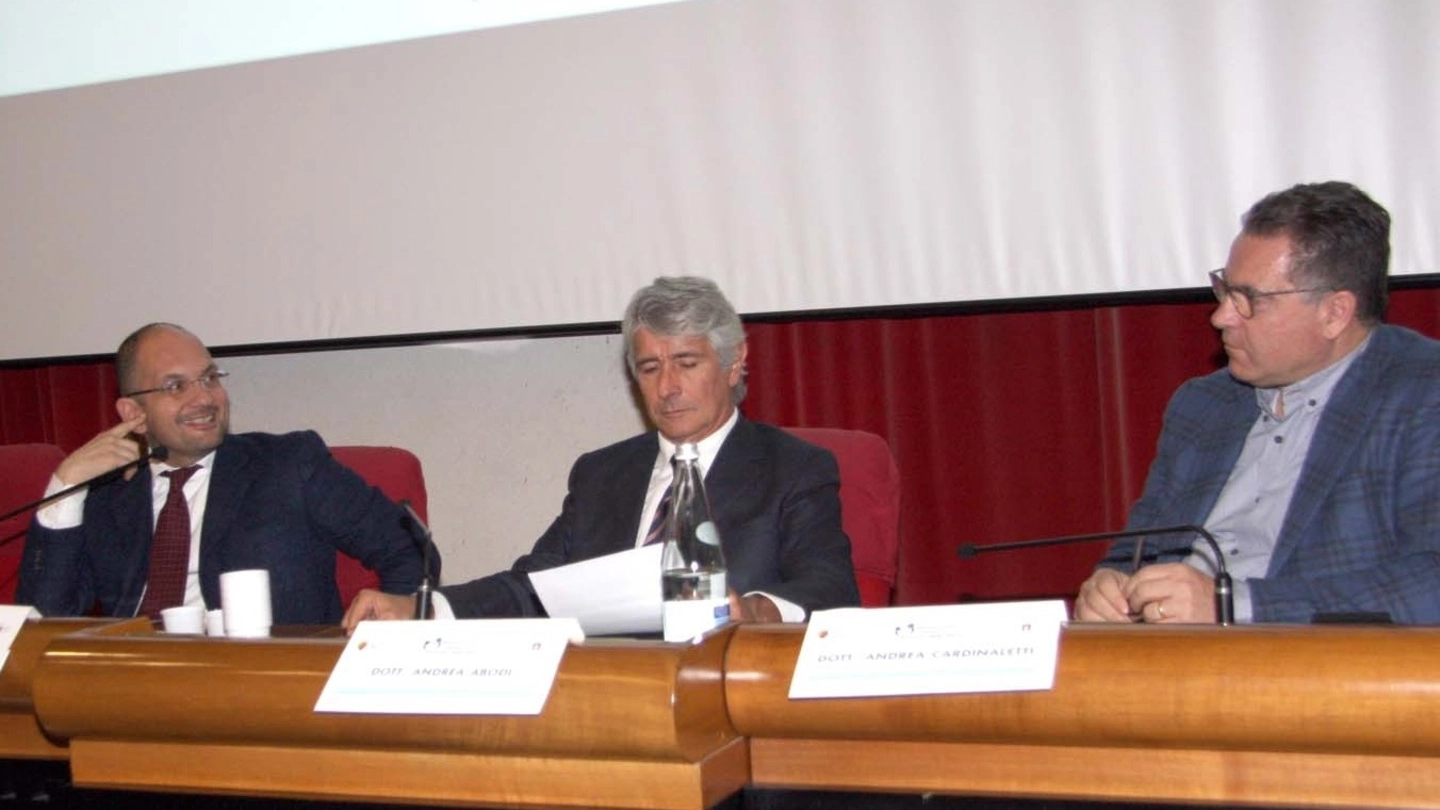 IL TAVOLO Il sindaco Guido Castelli, il presidente di B Andrea Abodi e l’amministratore Andrea Cardinaletti