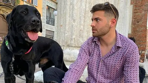 Michele Guzzo con il suo cane Artù