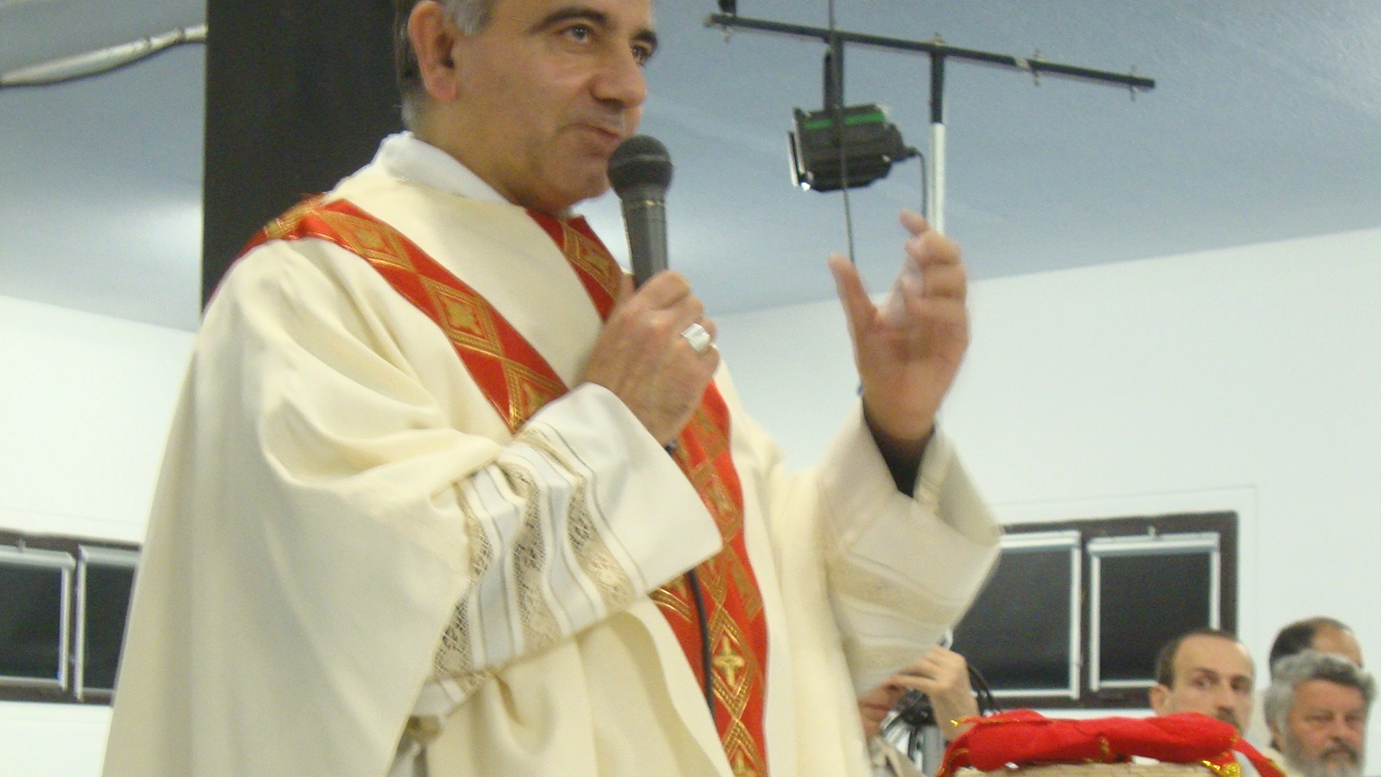 Il vescovo Erio Castellucci apre il Giubileo in carcere