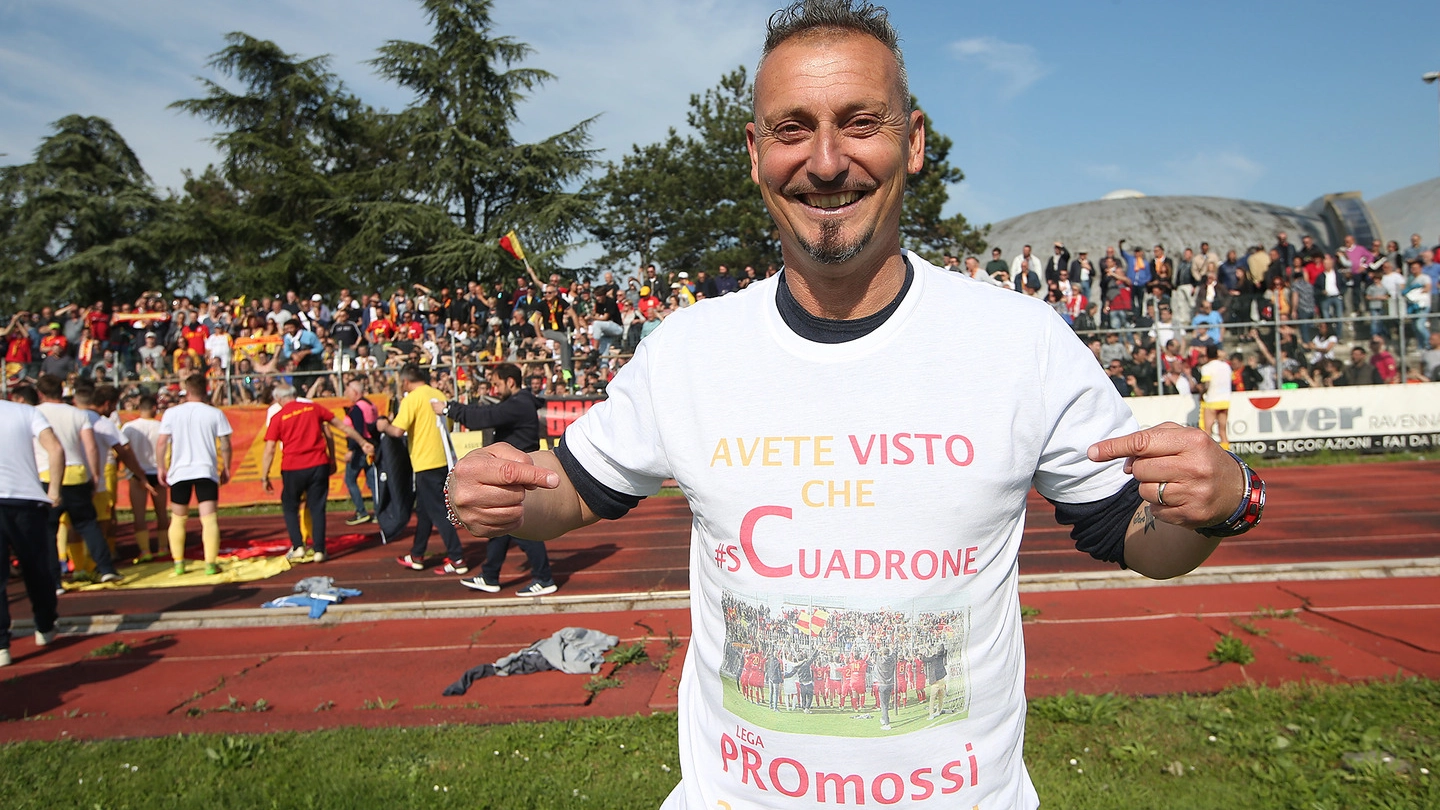 Mauro Antonioli, allenatore del Ravenna, festeggia la promozione in LegaPro (Foto Zani)