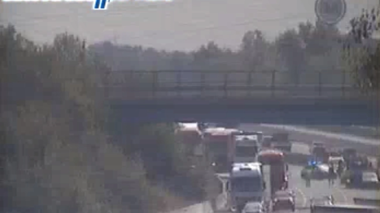 L'incidente ripreso dalle webcam della società Autostrade