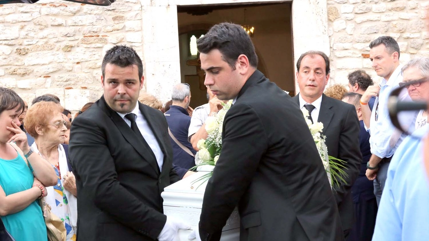 Acquasanta, il funerale del piccolo Angelo Petracci (Foto Labolognese)