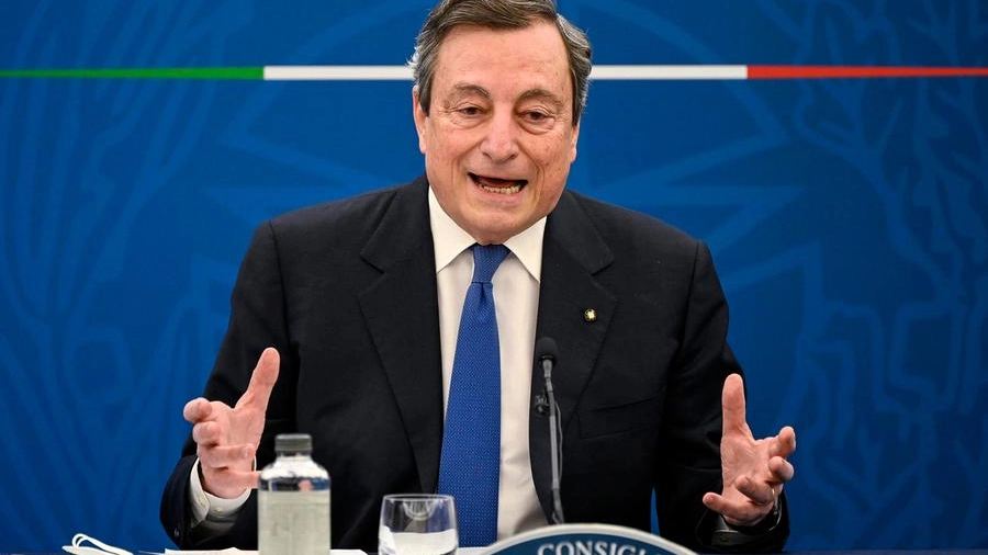 Il premier Draghi in conferenza stampa (Ansa)