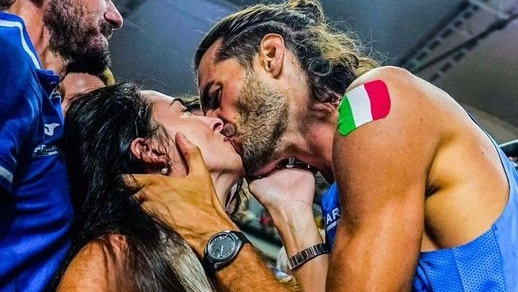Gianmarco Tamberi e Chiara Bontempi: un amore nato nel 2009, si sono sposati a settembre 2022. La foto che accompagna il post del campione dedicato ai 14 anni insieme