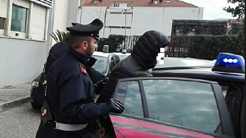 L'arresto del clandestino (Foto Santini)