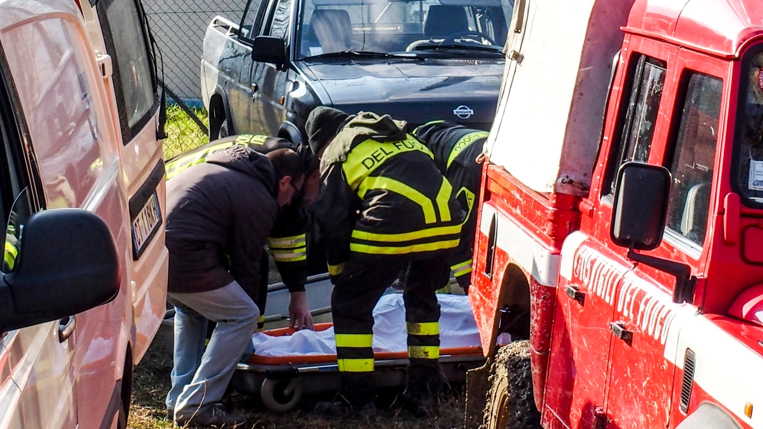 Il recupero del corpo dello speleologo morto a Perticara (Foto Pasquale Bove)