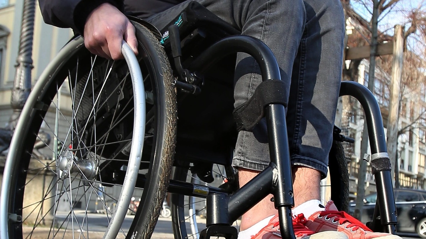 VESSAZIONI Su un gruppo di disabili in vacanza a Pinarella