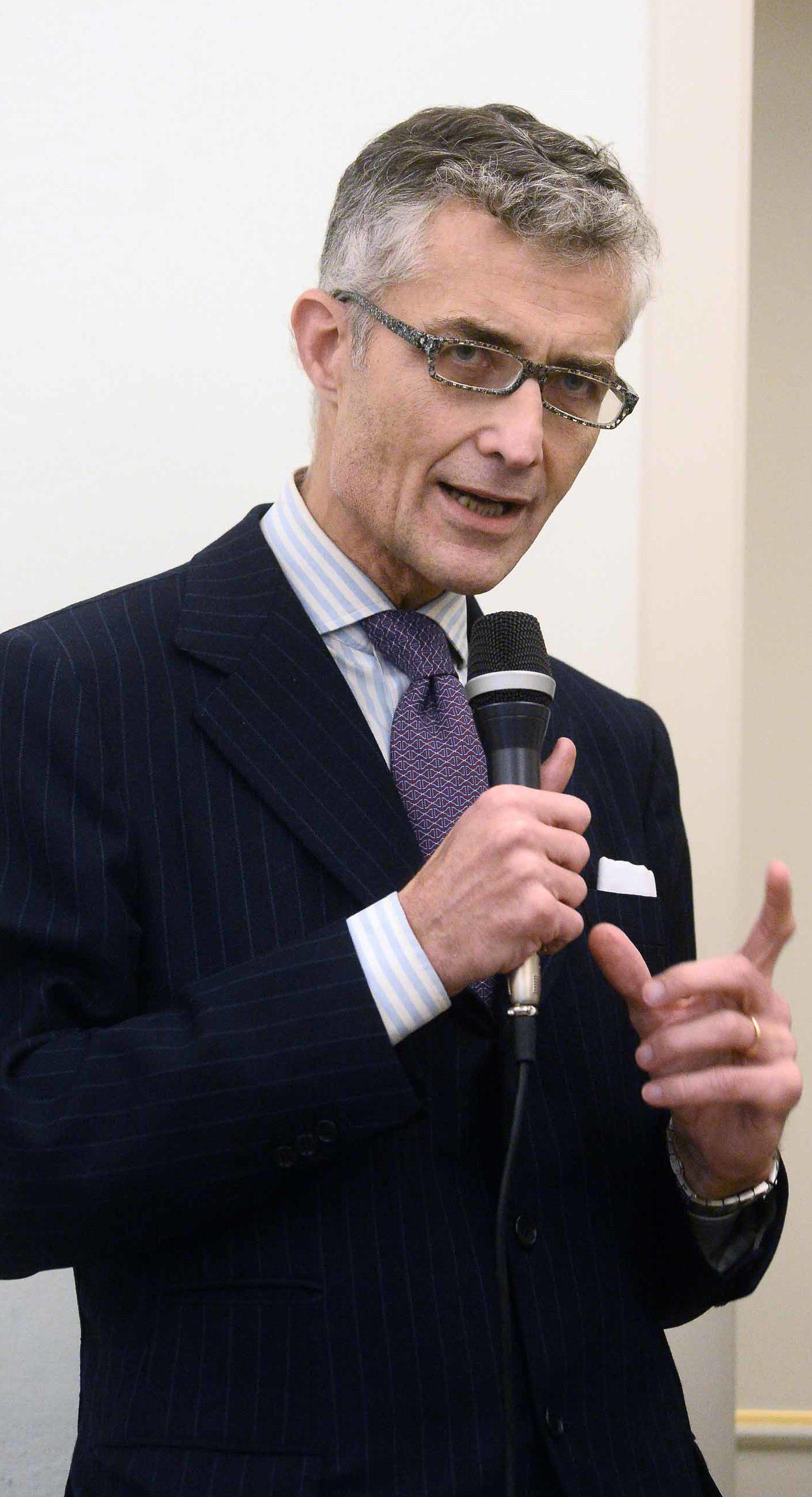 Il procuratore "Le indagini hanno la priorità"
