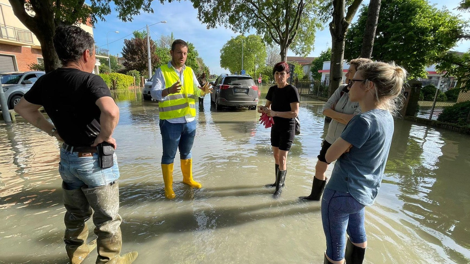 Tre metri d’acqua nei campi  Agricoltura in ginocchio  Il sindaco a Spazzate  "Al lavoro per la normalità"