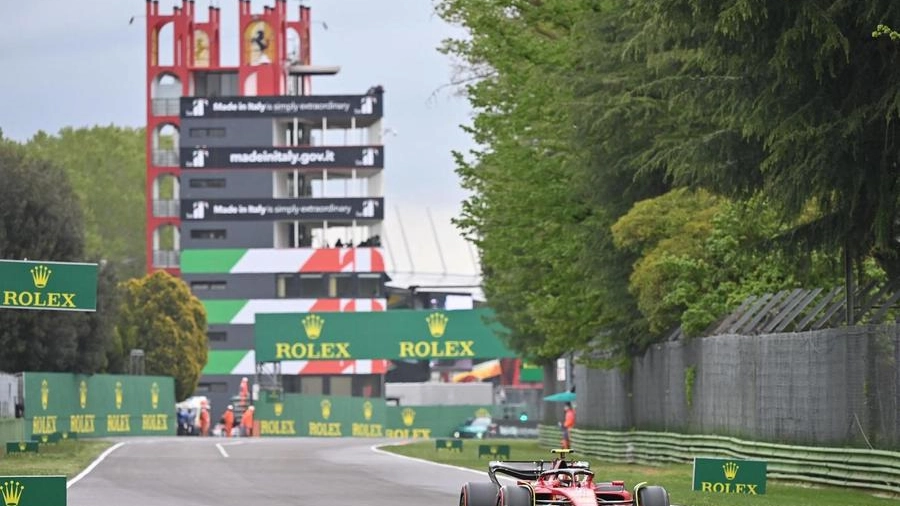 F1: Sainz in pista a Imola (Ansa)