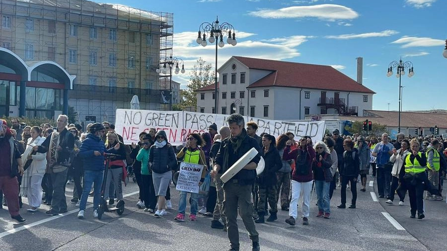 Proteste No-Green pass a Trieste, 11 ottobre 2021 (Ansa)