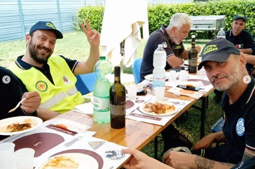 Cremonini e Nek volontari per l'alluvione in Romagna (foto da Instagram)