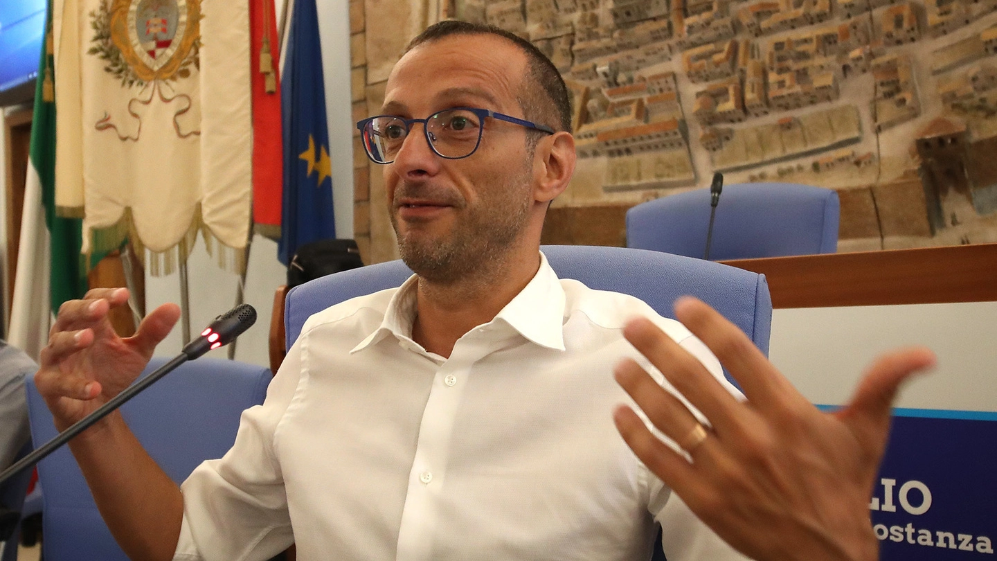 Il sindaco Matteo Ricci pronto a firmare la petizione per il Lisippo