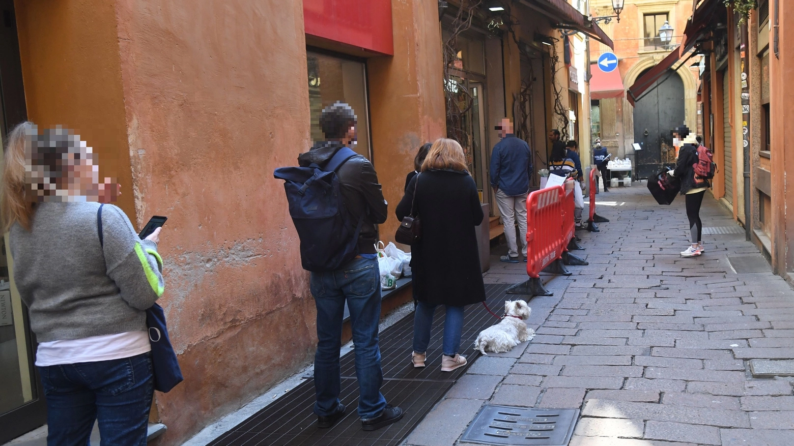 Bologna, le transenne per il Coronavirus nella zona del Quadrilatero (FotoSchicchi)