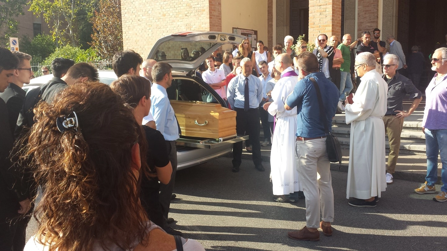 San Lazzaro, chiesa gremita per i funerali di Matteo Zamboni
