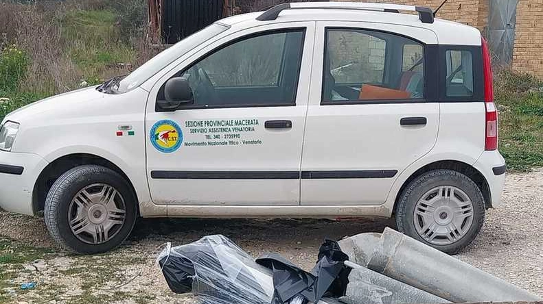 Civitanova, gruppo di volontari dell’associazione Cts in azione con tre macchine per difendere l’ambiente. Segnalazioni in tutta la città