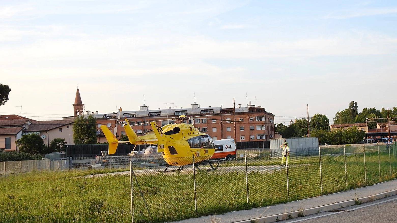  L'elicottero è atterrato nella piazzola nei pressi del sottopasso Lugo sud (Scardovi)