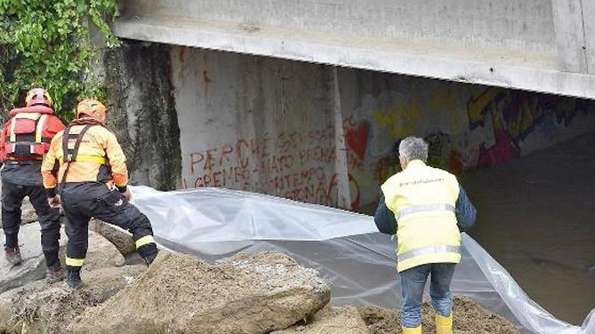 Processo per inondazione colposa  Argine scavato, tre imputati  Risarcita un’azienda danneggiata