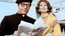 Marcello Mastrionanni e Sophia Loren in una scena del film ‘La moglie del prete’ di Dino Risi