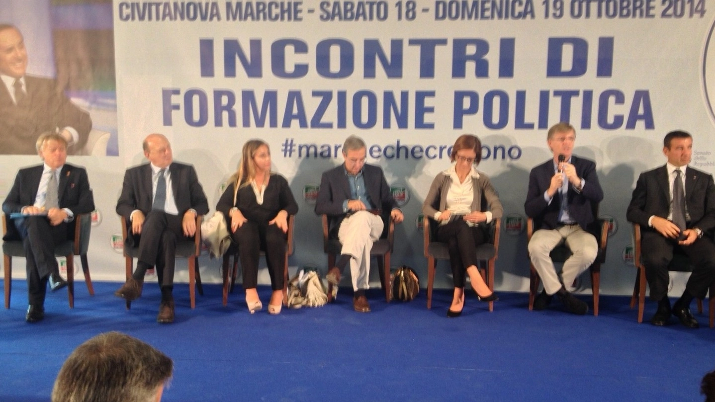 Civitanova Marche (Macerata), Berlusconi telefona alla convention di Forza Italia