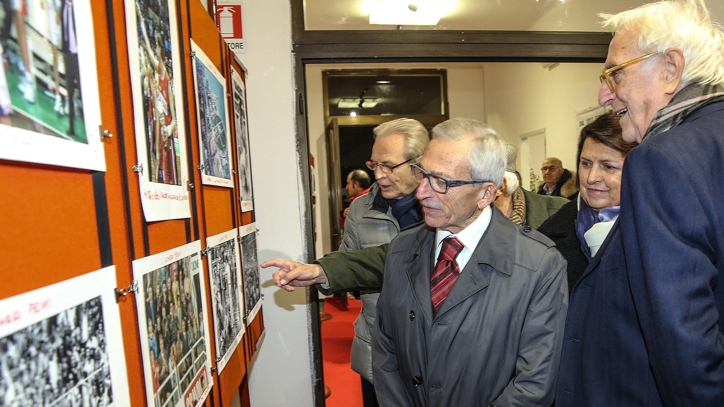 Valter Scavolini con Franco Bertini alla mostra sul basket pesarese (Fotoprint)