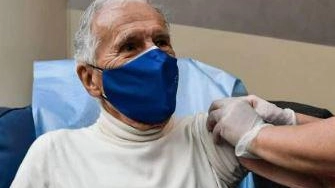 Il farmacologo Silvio Garattini, 92 anni, si è convintamente vaccinato contro il Covid