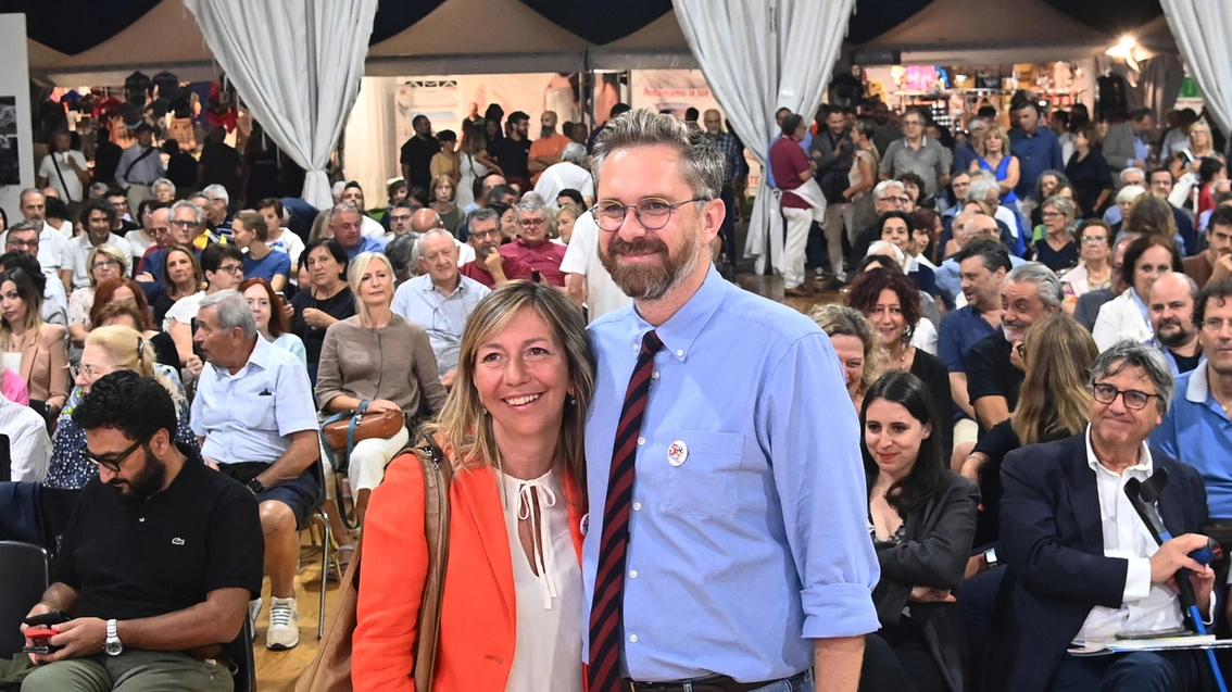 Il sindaco alla Festa dell’Unità di Bologna: "Il viceministro è un podestà, fa campagna elettorale a spese dei contribuenti"