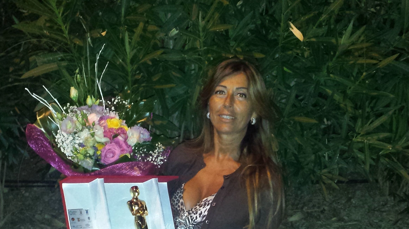 Angela Velenosi con l’Oscar che ha ricevuto come Marchigiana dell’anno